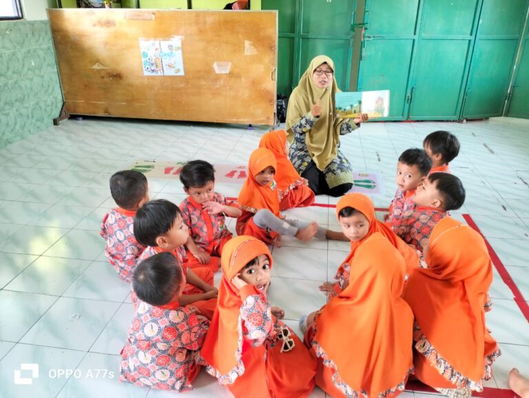 Bangun Budaya Literasi Anak Lewat Read Aloud di KB IT Nurul Izzah
