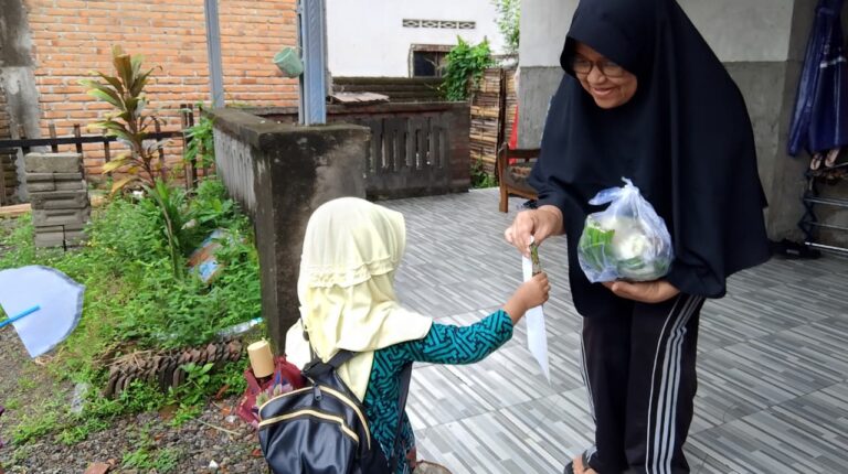 Tarhib Ramadhan KB IT-RA Plus Nurul Izzah: Syiar Ceria dan Sedekah Sayur di Jumat Berkah