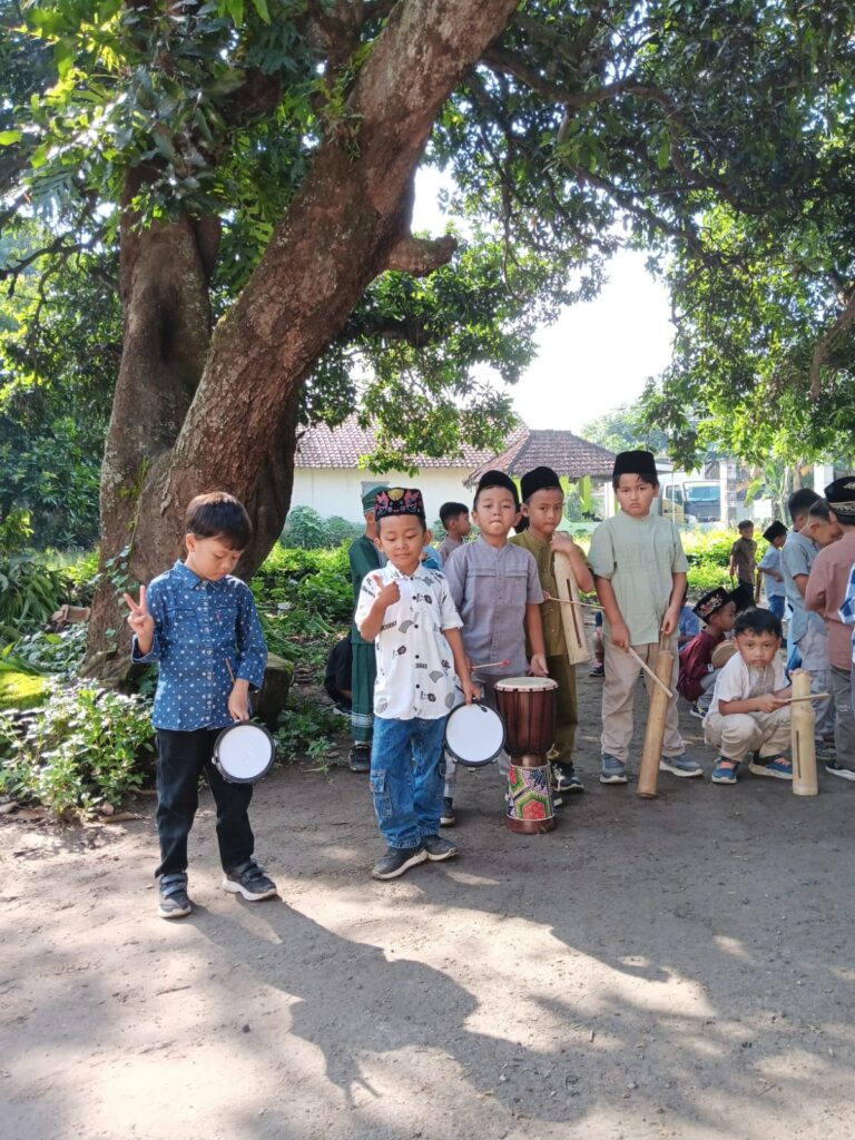 Gema Takbir: Keceriaan Simulasi Idul Fitri di RA Plus Nurul Izzah