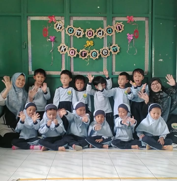 Menanam Rindu pada Bulan Suci: Intip Serunya Kreasi Dekorasi Ramadan di KBIT Nurul Izzah