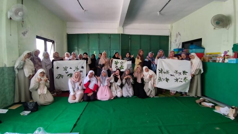 Pererat Silaturahmi dan Olah Seni: Hangatnya POMG Ke-2 KB IT Nurul Izzah Lewat Ecoprint Mamamia