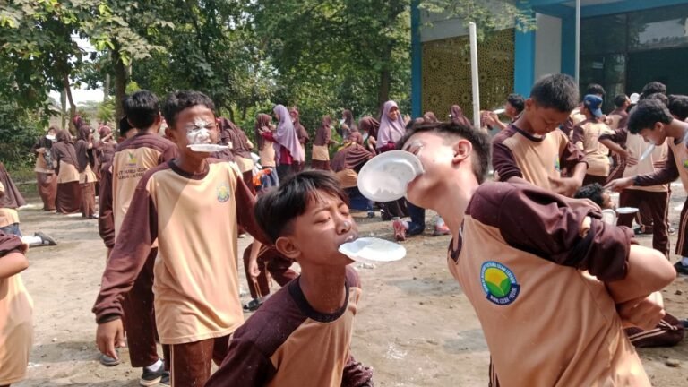 Kobarkan Semangat Nasionalisme: Semarak Peringatan HUT RI Ke-81 di SMP IT Nurul Izzah Kediri