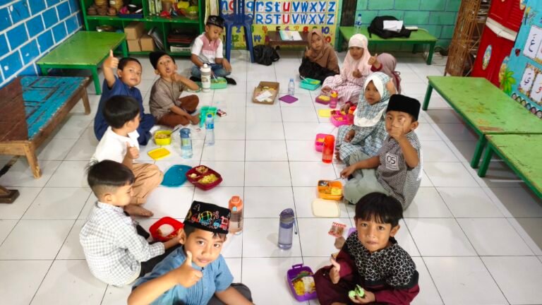 Dua Momen Satu Cinta: Kemeriahan HUT RI Ke-81 & Peringatan Maulid Nabi di RA Plus Nurul Izzah