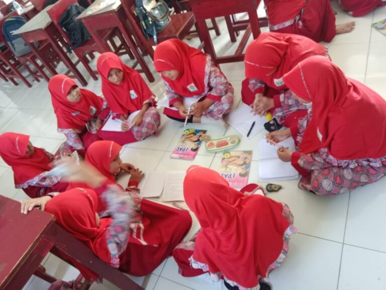 Bukan Sekadar Mendengar: Cara Siswa SDIT Nurul Izzah Asah Nalar Lewat Diskusi Kelompok