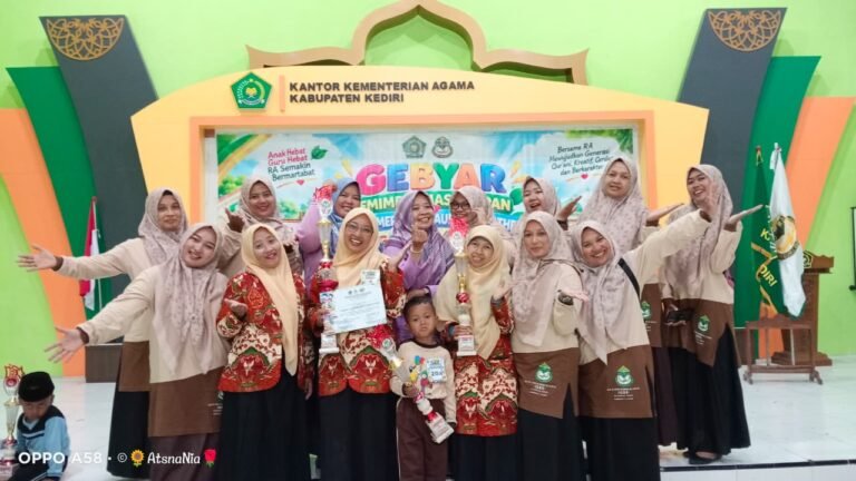 Harumkan Nama Sekolah, Guru RA Plus Nurul Izzah Raih Juara 3 Lomba Tahfidz Juz 29 AKSIGURA Kediri 2026