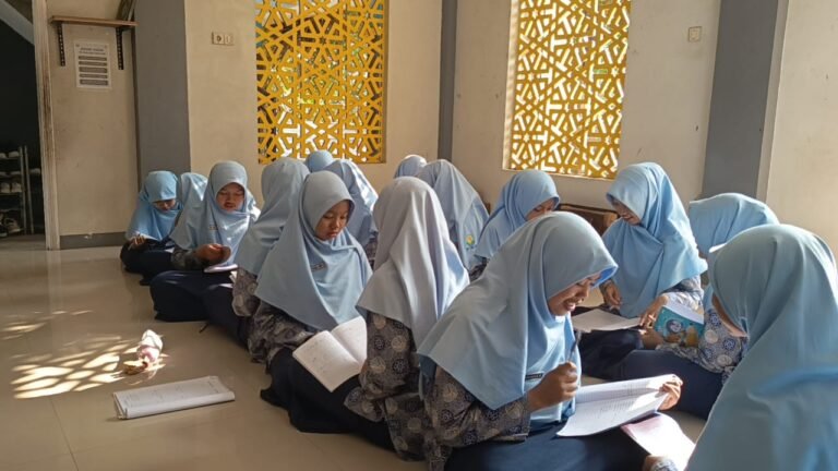 Bukan Sekadar Teori, SMPIT Nurul Izzah Tanamkan Karakter Lewat Program Literasi Adab