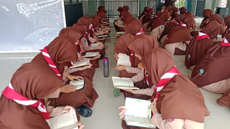 Gema Kalamullah di SMPIT Nurul Izzah: Rajut Kecintaan pada Al-Qur’an Lewat Khataman Rutin